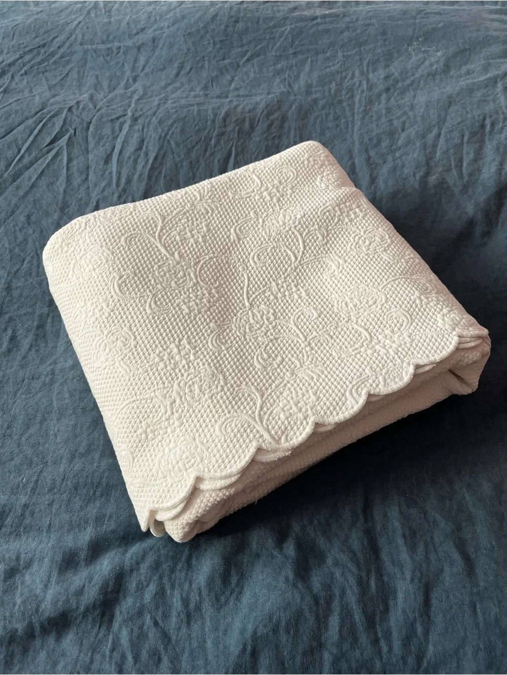 SFERRA Queen Alice white Coverlet textured 0784 scallop 100% cotton blanket